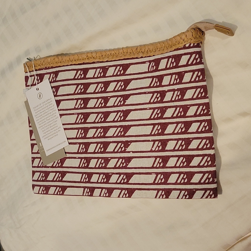 Manaola Hulu Nene clutch in purple NWT